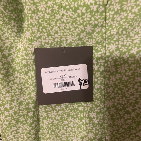 Elegant Green Floral Dress - Picture 3 of 5